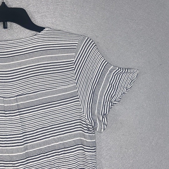 Torrid Top Womens 2 Gray White Striped Cap Sleeve V Neck Stretch Casual Buttons - Picture 10 of 14